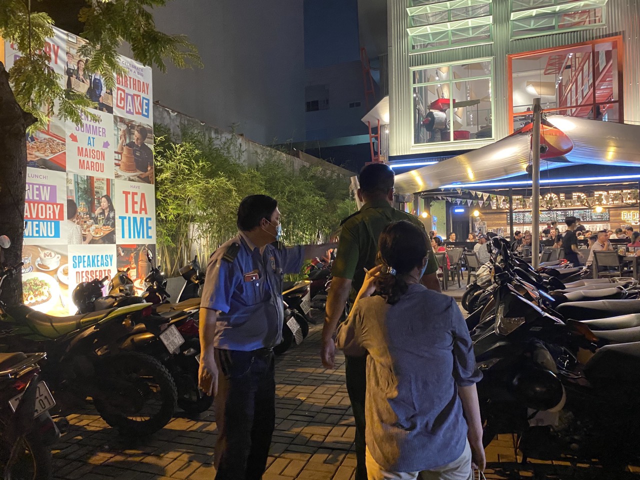 TP Thủ Đức xử phạt 191 trường hợp không đeo khẩu trang với số tiền 382 triệu đồng - Ảnh 6.