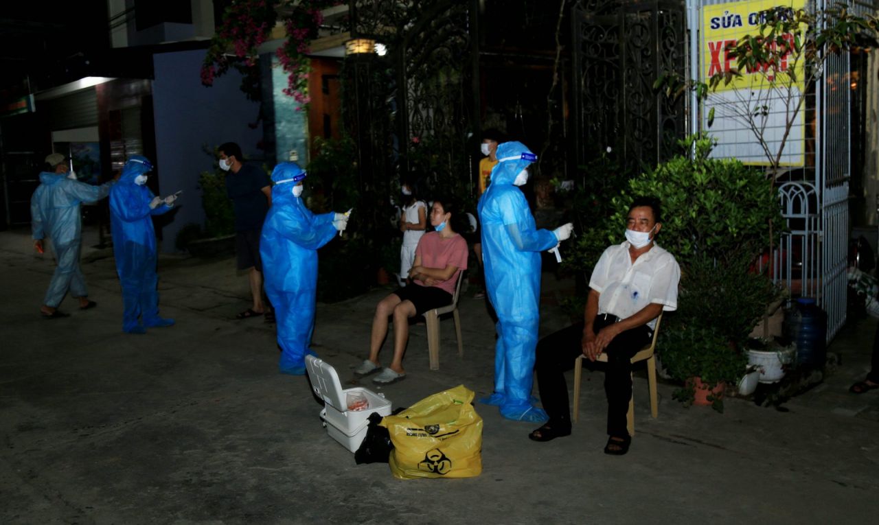 Th&ecirc;m 5 ca Covid-19 li&ecirc;n quan cụ &ocirc;ng thu&ecirc; thợ về l&agrave;m cửa - Ảnh 1.