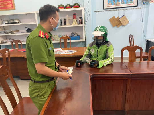 Ngày đầu Đà Nẵng cấm shipper: “Nếu biết giữ khoảng cách thì đã tốt hơn…” - Ảnh 5.