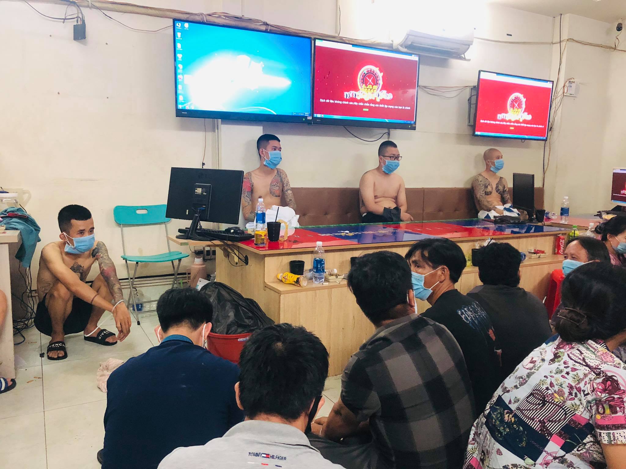 Bất ngờ bên trong căn nhà treo bảng bán cà phê ở Bình Tân