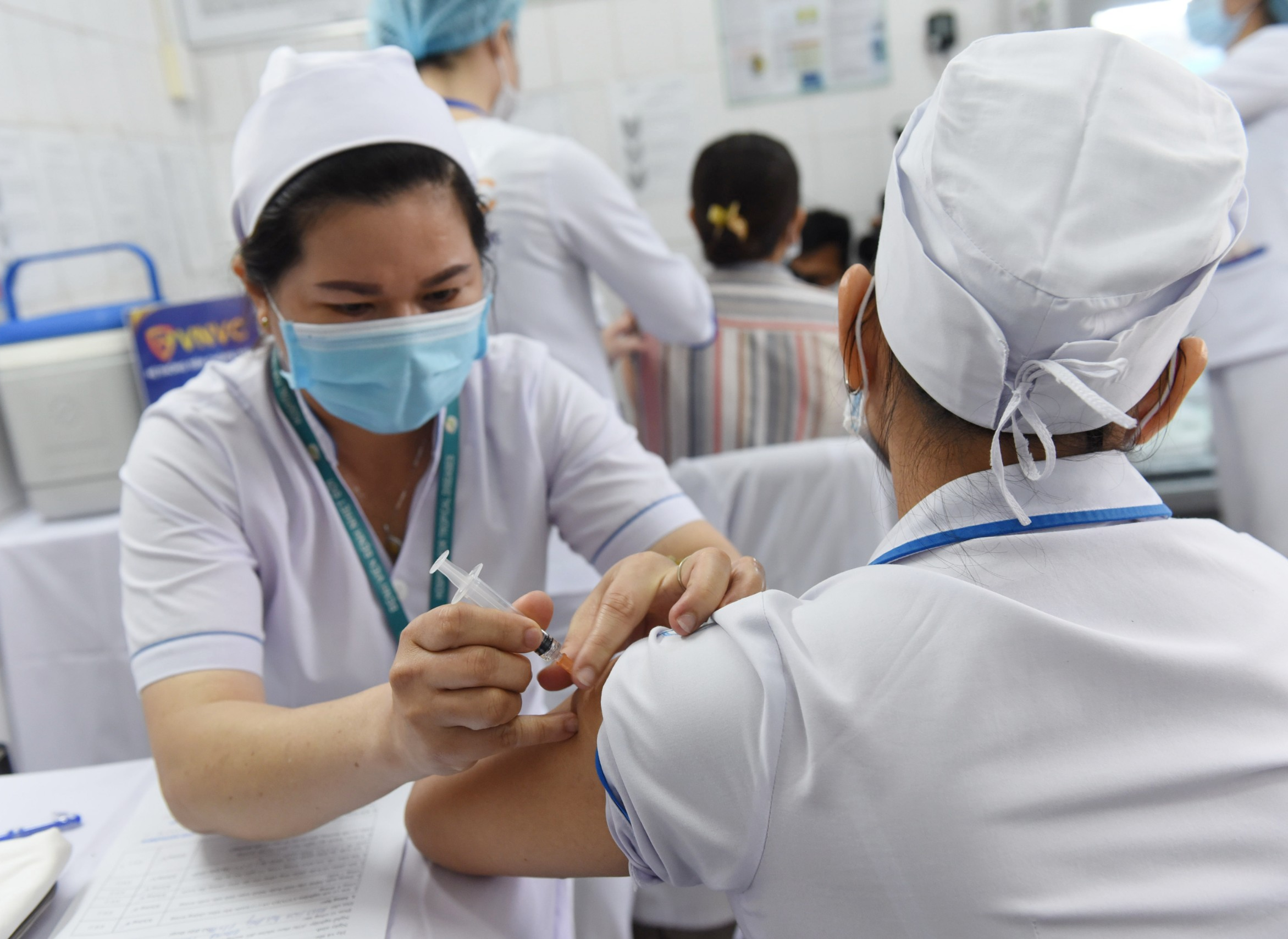 Thêm gần 1,7 triệu liều vắc-xin Covid-19, ai sẽ được tiêm tiếp theo?