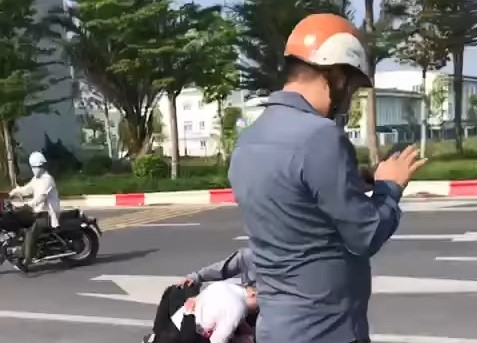 Đại uý công an đứng nhìn tài xế vật lộn với tên cướp taxi tường trình gì?