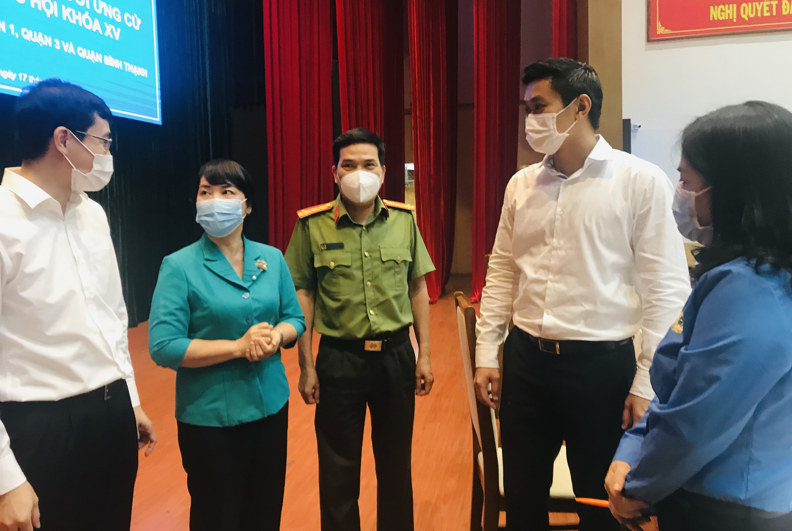 Cử tri đặt vấn đề các ứng cử viên làm gì để tạo nguồn lực cho TP HCM phát triển?