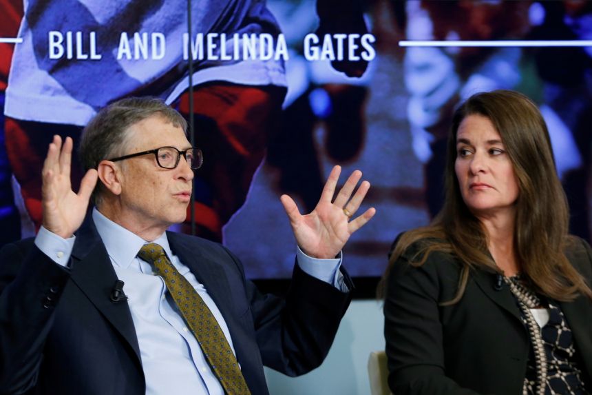 Tỉ phú Bill Gates "không chuẩn mực" với nữ nhân viên?