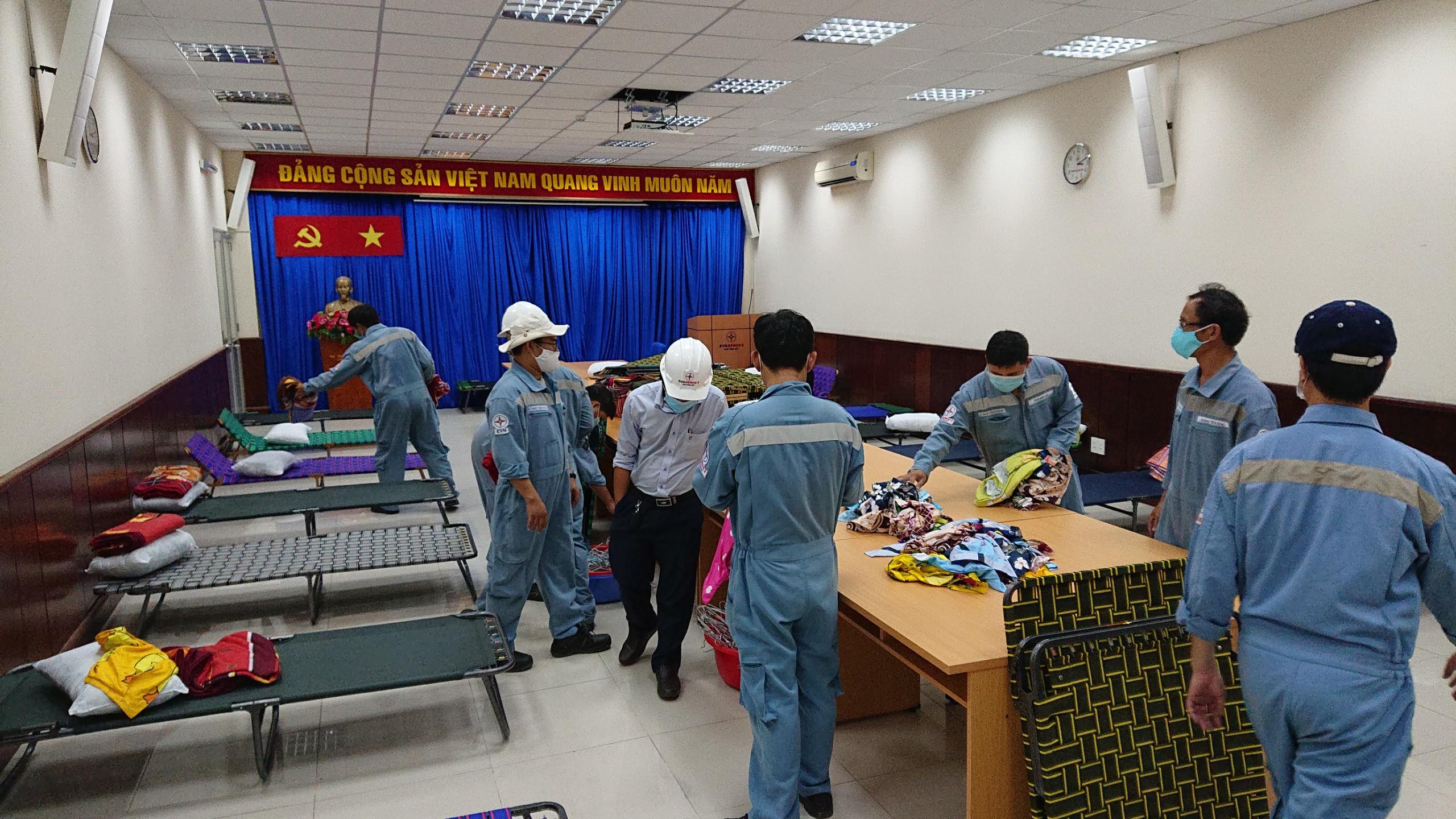 Gần 600 CBCNV của EVNGENCO 3 cắm trại tập trung