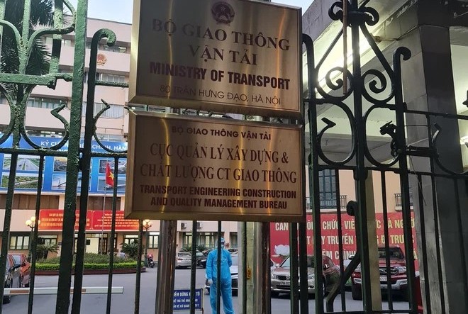 Nhân viên Văn phòng Bộ GTVT nghi mắc Covid-19, yêu cầu mọi người ở lại cơ quan
