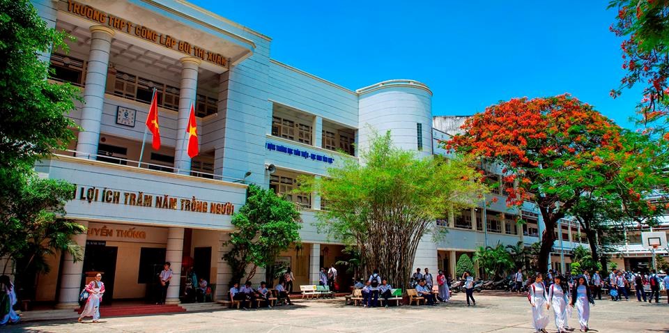 "Đi về nhà" của Đen Vâu vào đề thi thử tốt nghiệp Trường Bùi Thị Xuân