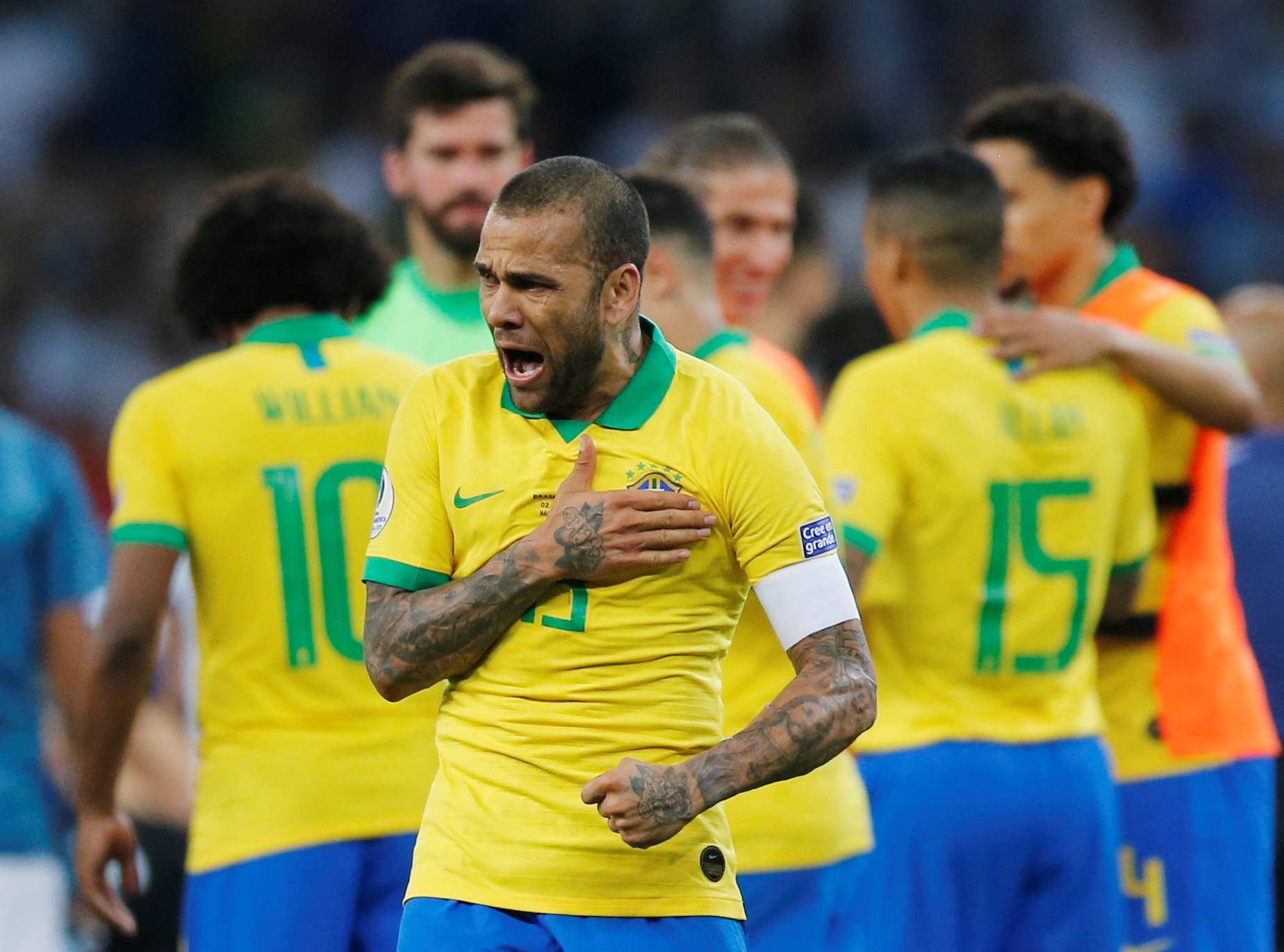 Siêu hậu vệ 38 tuổi Dani Alves trở lại đội tuyển Brazil