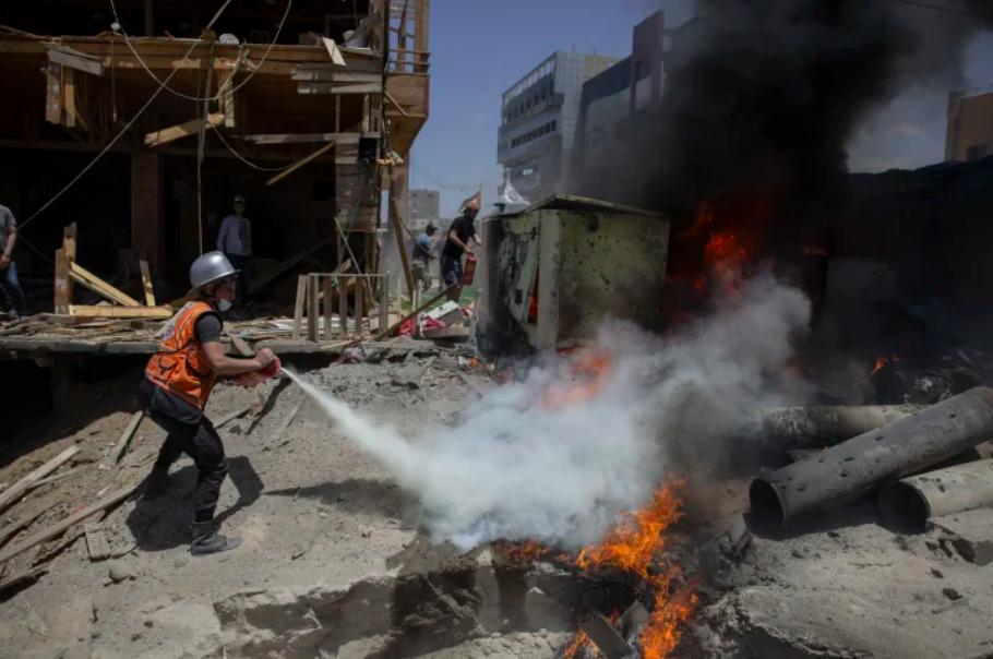 Israel không kích tan tành đường hầm, nhà chỉ huy Hamas