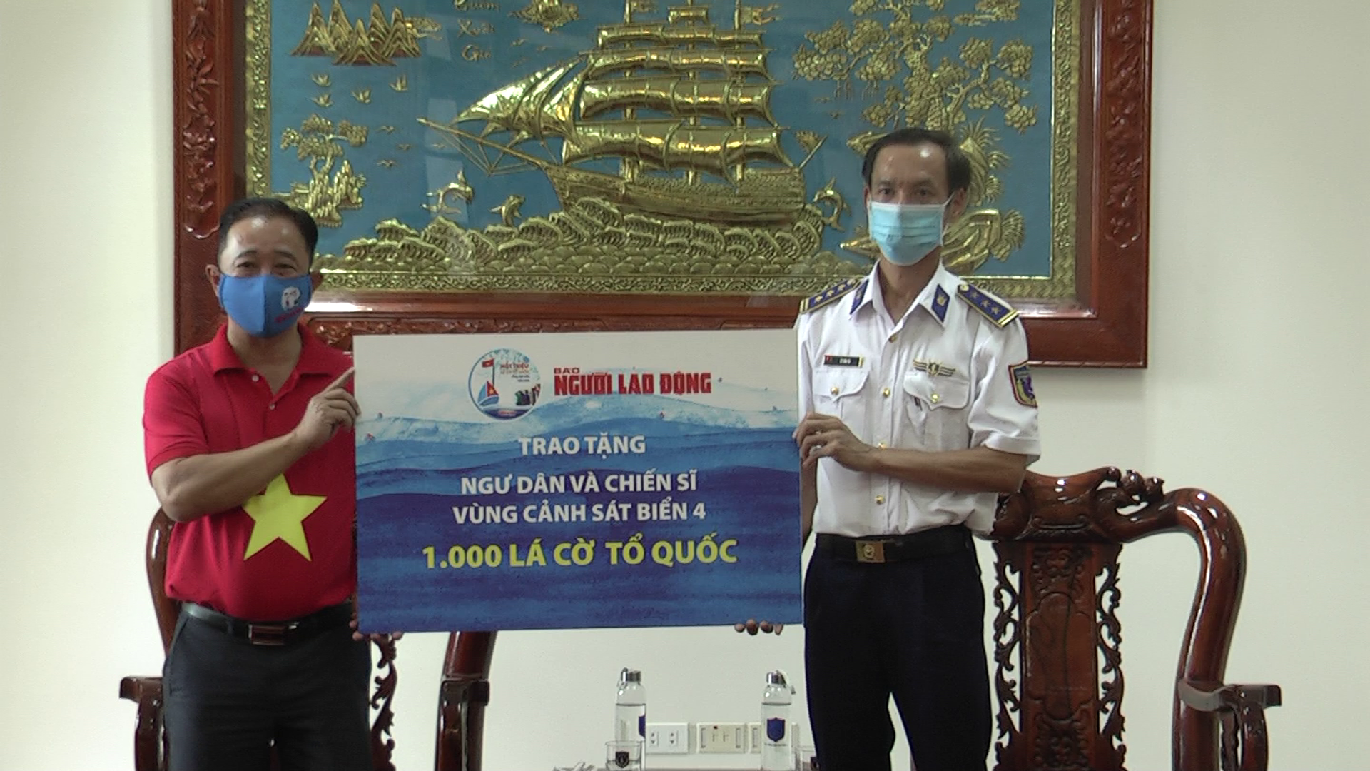 Th&ecirc;m 1.000 l&aacute; cờ Tổ quốc đến với ngư d&acirc;n Ph&uacute; Quốc - Ảnh 1.