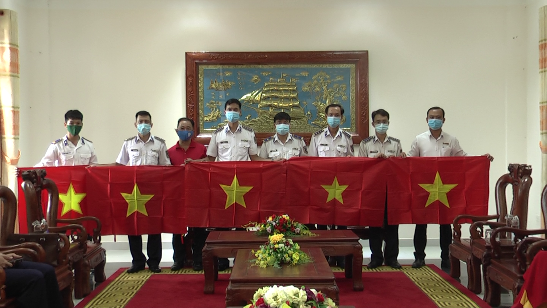 Th&ecirc;m 1.000 l&aacute; cờ Tổ quốc đến với ngư d&acirc;n Ph&uacute; Quốc - Ảnh 4.