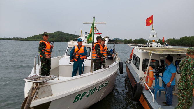 Cắm chốt cùng lính biên phòng (*): Lạnh cóng giữa biển đêm