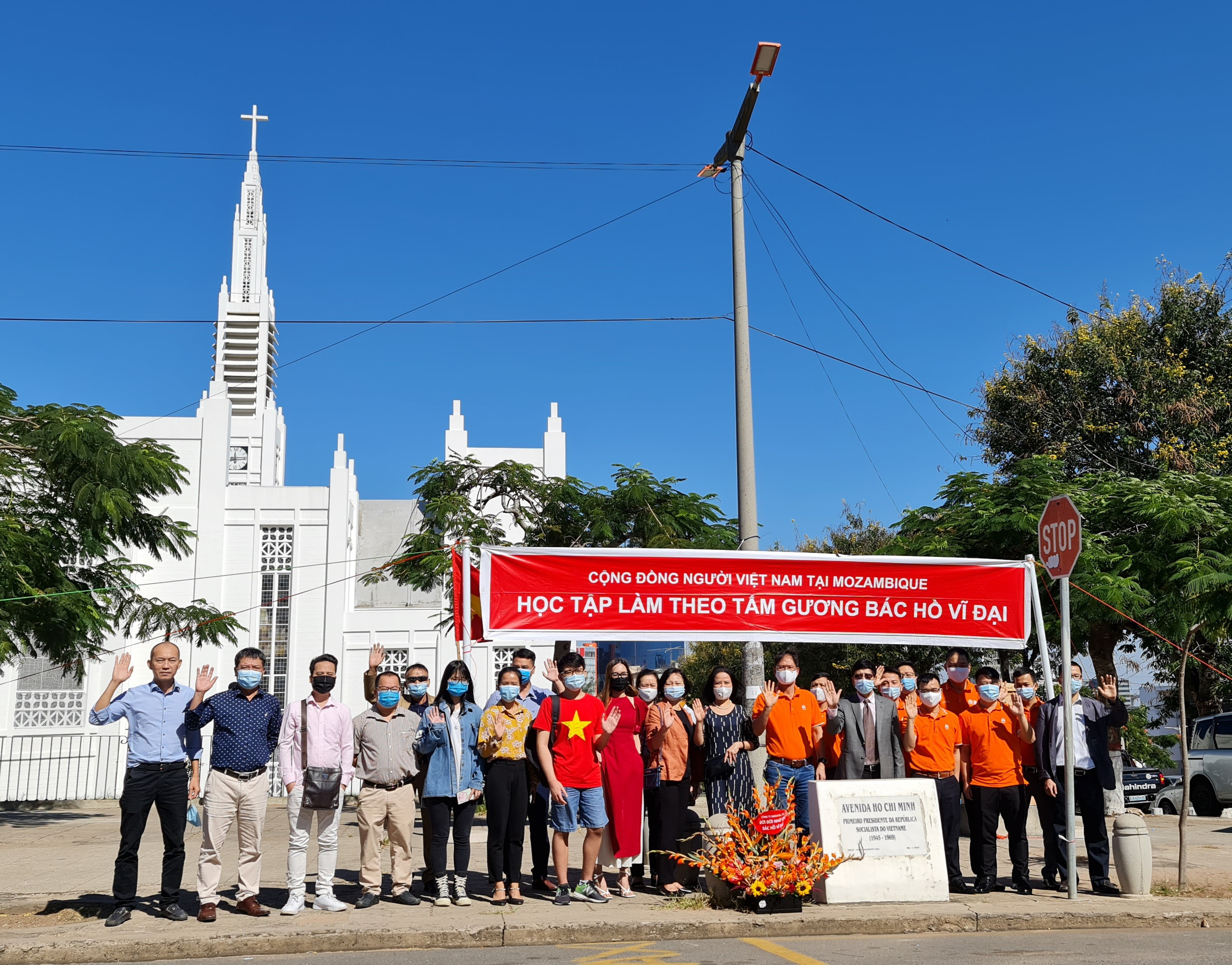 Kỷ niệm sinh nhật B&aacute;c tại Mozambique - Ảnh 1.