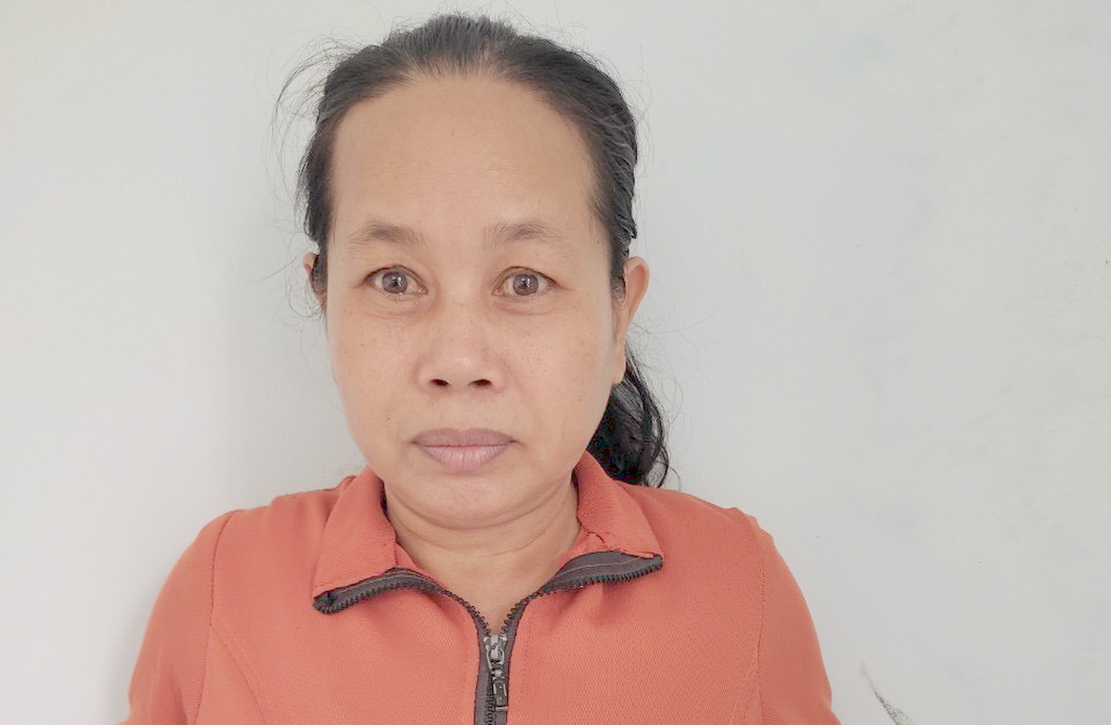 Giải cứu người đàn ông bị xích chân vào vách nhà do thiếu nợ - Ảnh 2.