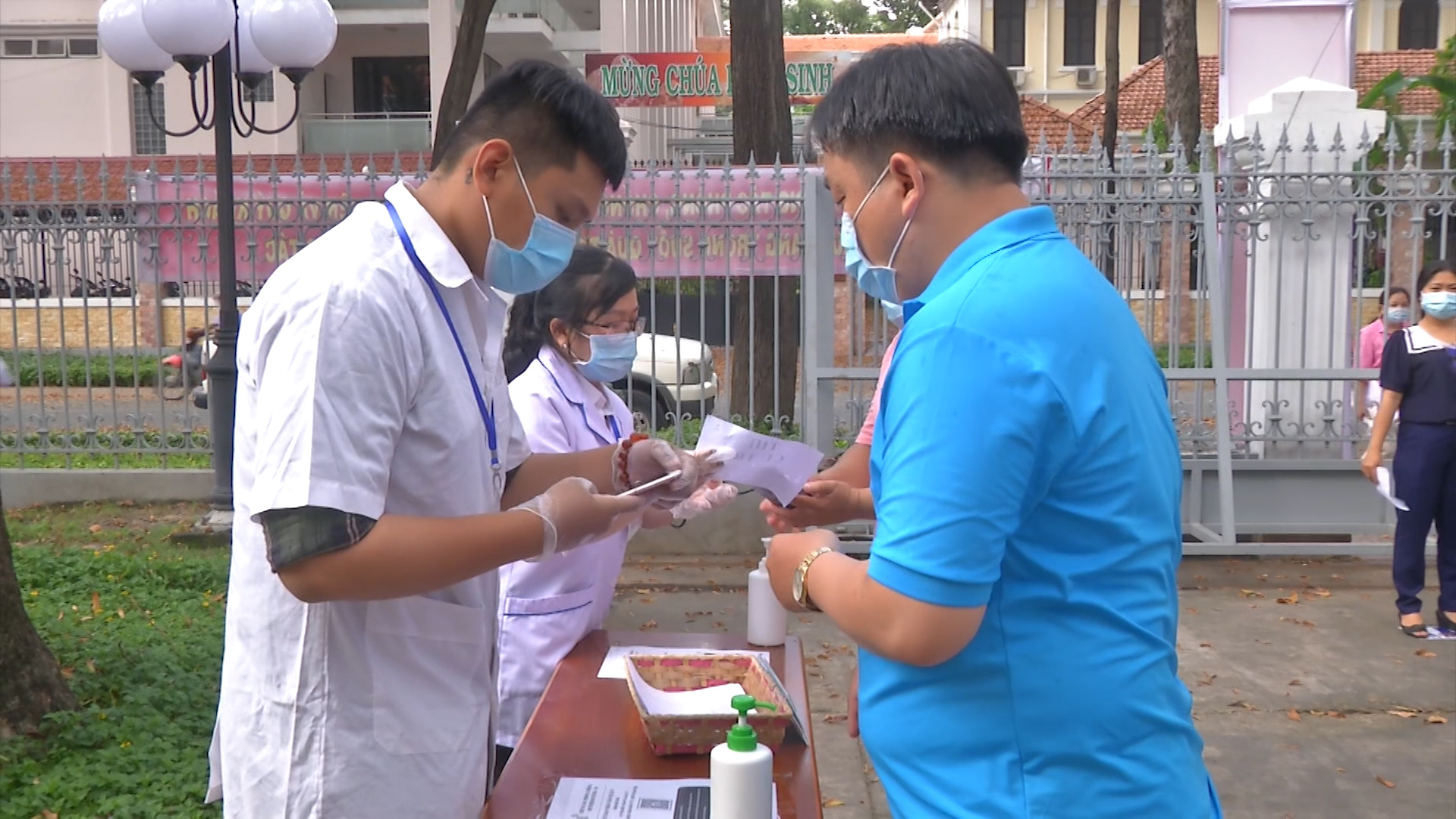 Nếu ph&aacute;t hiện ca nghi mắc Covid-19 ở nơi bầu cử, xử l&yacute; như thế n&agrave;o? - Ảnh 2.
