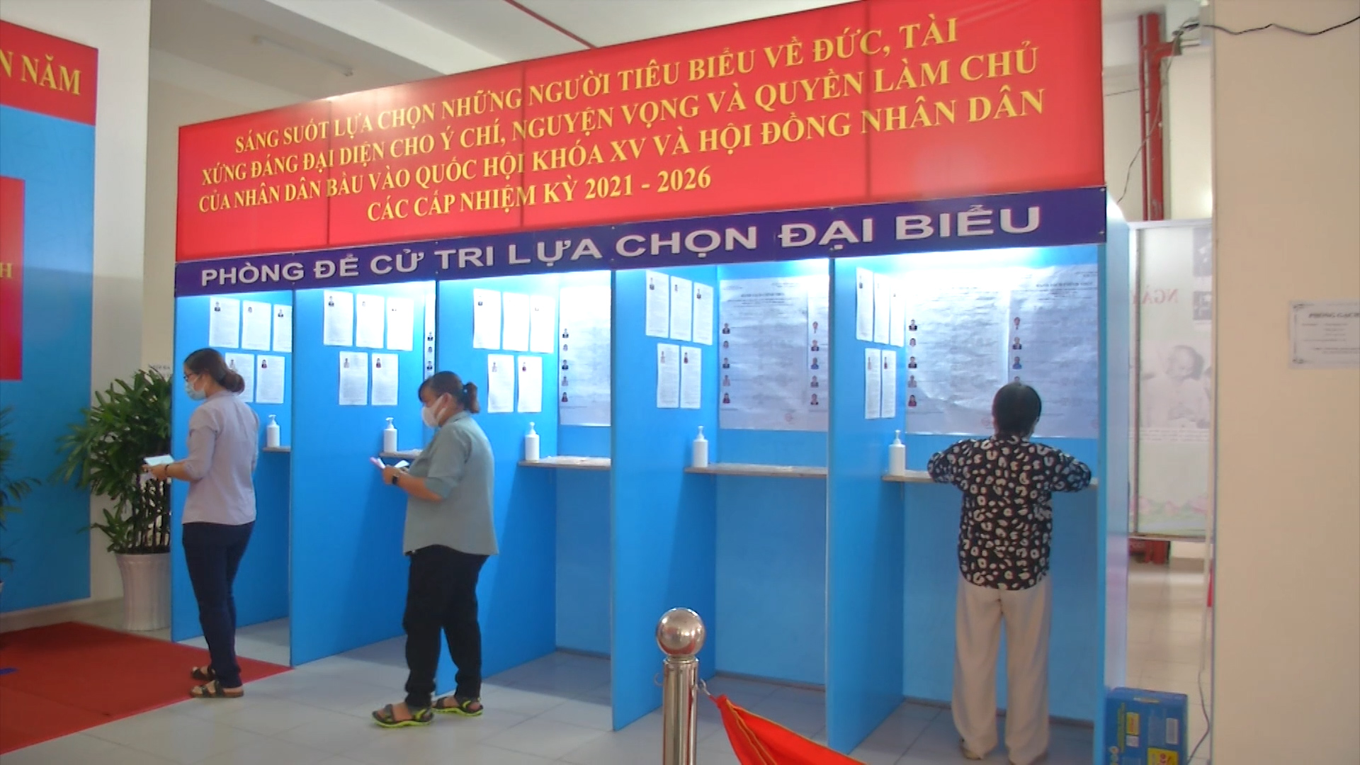 Nếu ph&aacute;t hiện ca nghi mắc Covid-19 ở nơi bầu cử, xử l&yacute; như thế n&agrave;o? - Ảnh 4.
