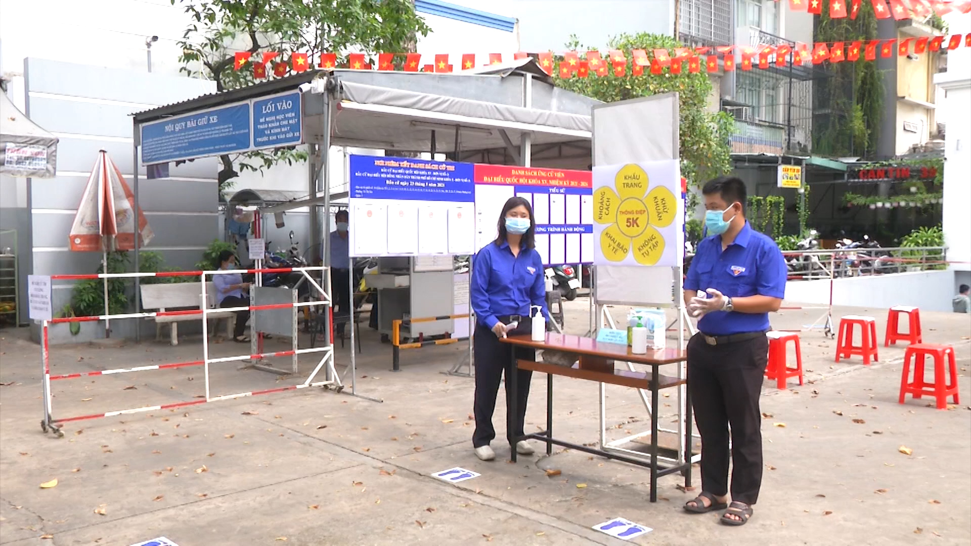 Nếu ph&aacute;t hiện ca nghi mắc Covid-19 ở nơi bầu cử, xử l&yacute; như thế n&agrave;o? - Ảnh 1.