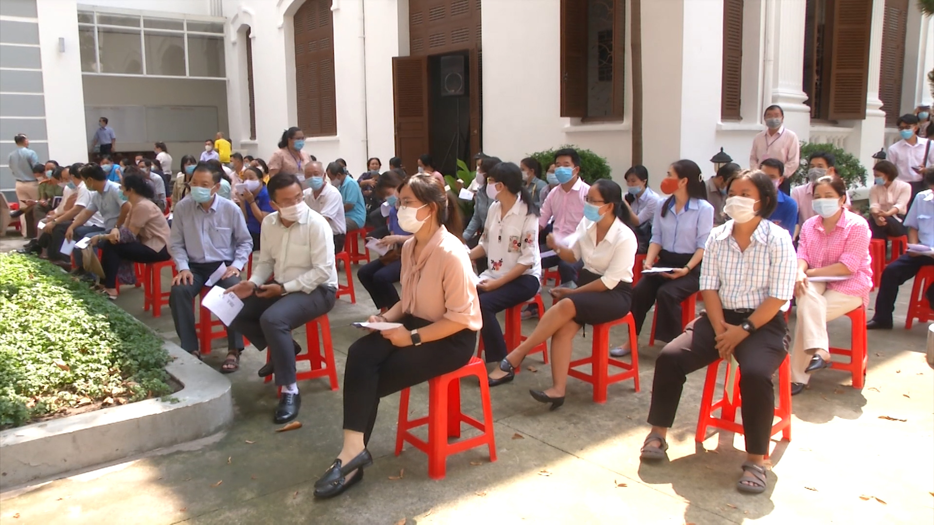 Nếu ph&aacute;t hiện ca nghi mắc Covid-19 ở nơi bầu cử, xử l&yacute; như thế n&agrave;o? - Ảnh 3.
