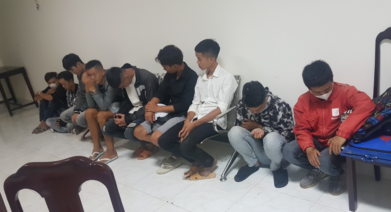 CSGT Đồng Nai mật phục, bắt nóng nhóm "quái xế"
