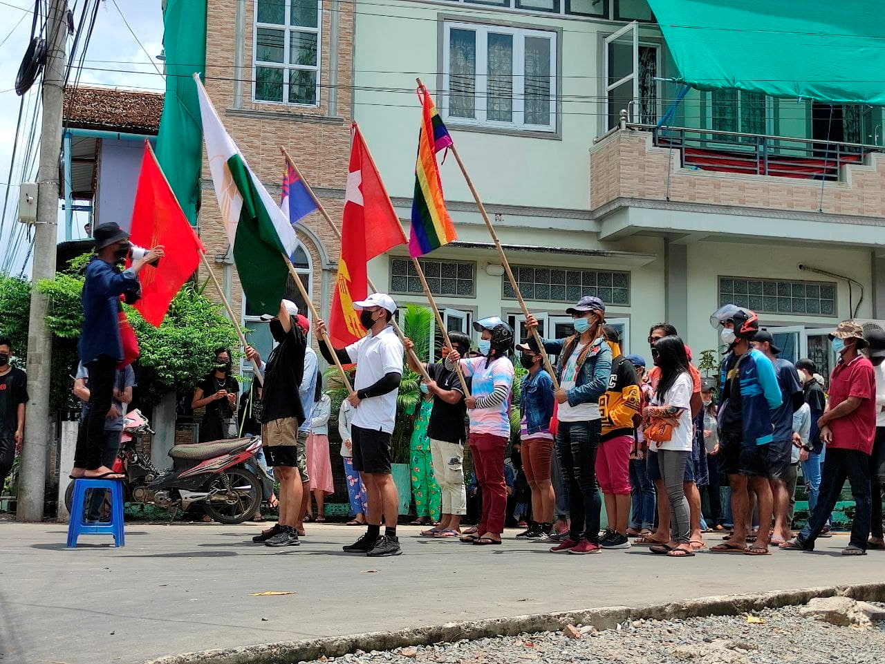 Qu&acirc;n đội Myanmar v&agrave; nh&oacute;m vũ trang giao tranh dữ dội gần bi&ecirc;n giới - Ảnh 1.