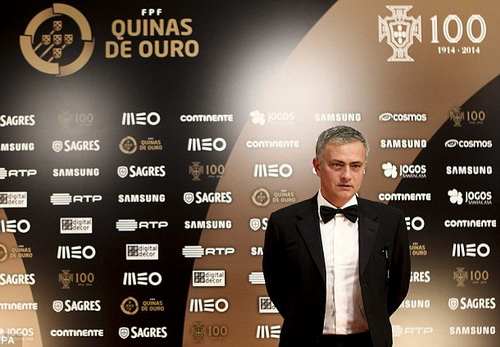 Chia tay Tottenham, HLV Mourinho chuyển nghề trước Euro 2020 - Ảnh 3.
