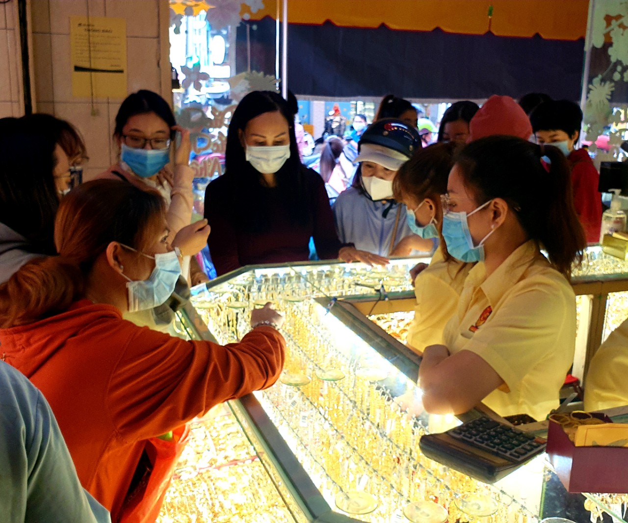 Giá vàng hôm nay 2-5: Nhiều dự đoán khác nhau