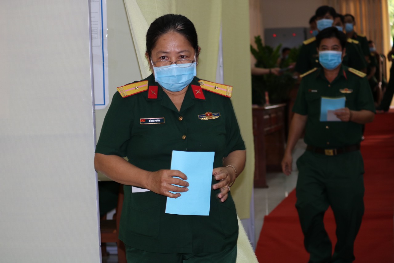 Những lá phiếu bầu cử đầu tiên tại Cần Thơ - Ảnh 8.