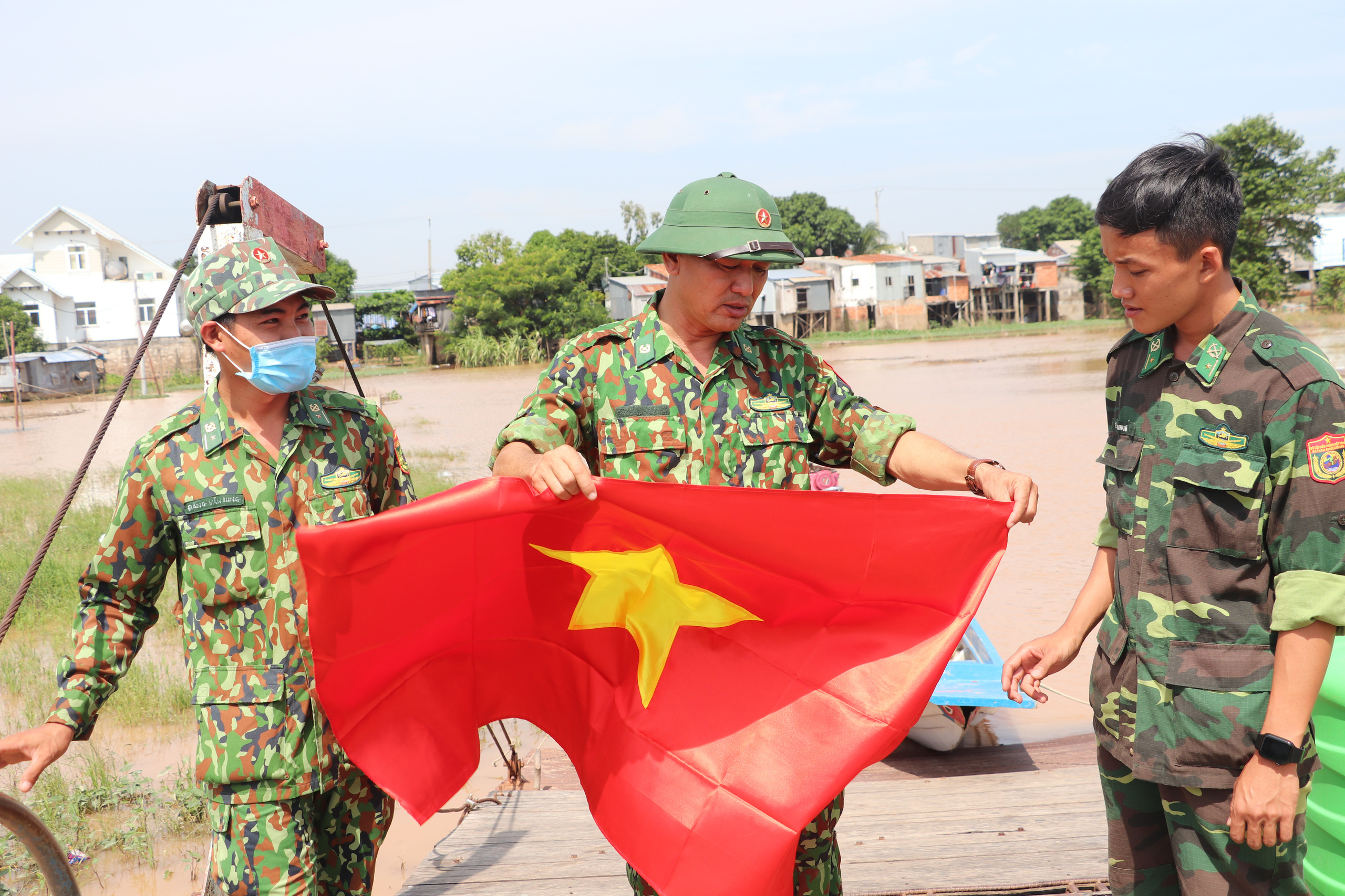 Những h&igrave;nh ảnh gian khổ, hy sinh nơi bi&ecirc;n cương Tổ quốc - Ảnh 19.