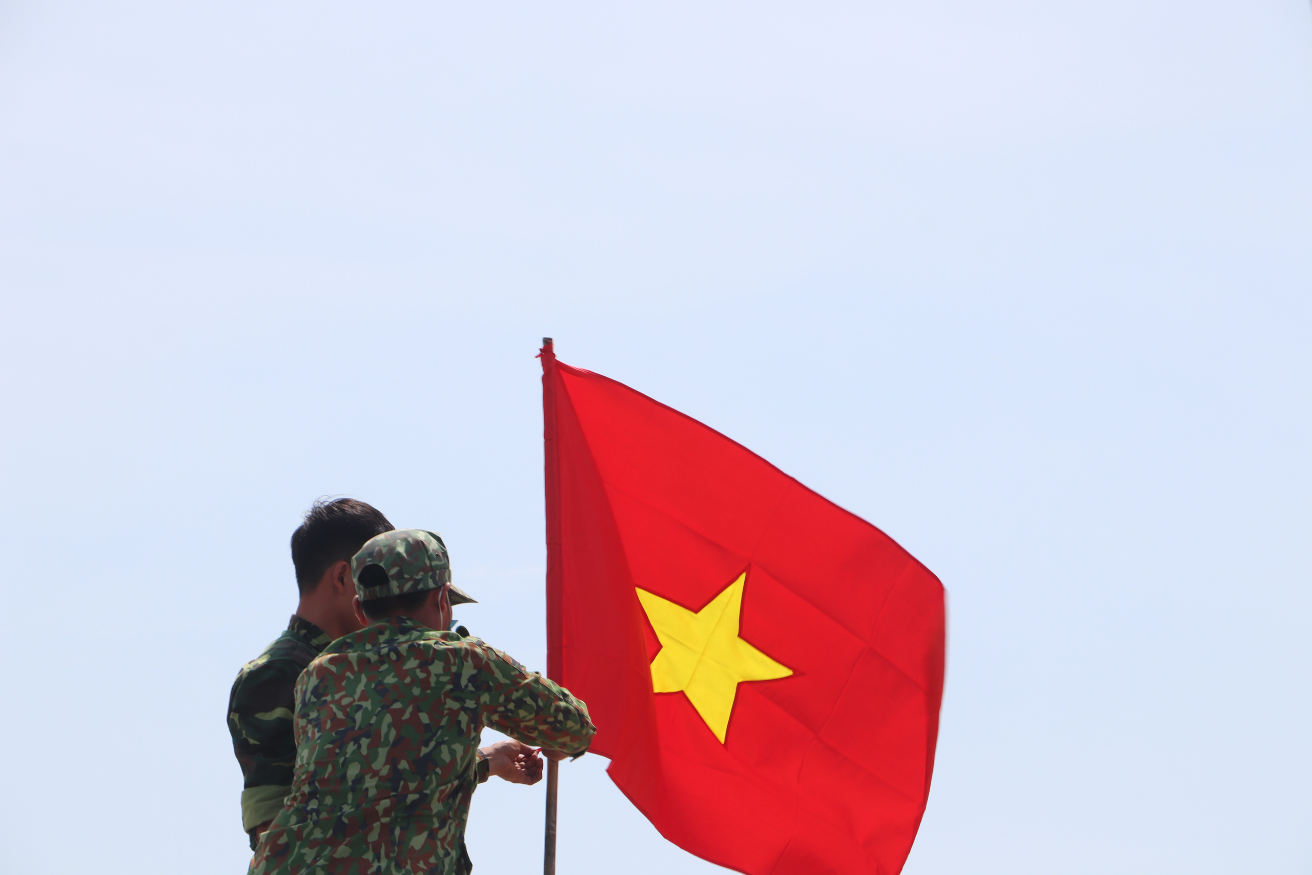 Những h&igrave;nh ảnh gian khổ, hy sinh nơi bi&ecirc;n cương Tổ quốc - Ảnh 20.