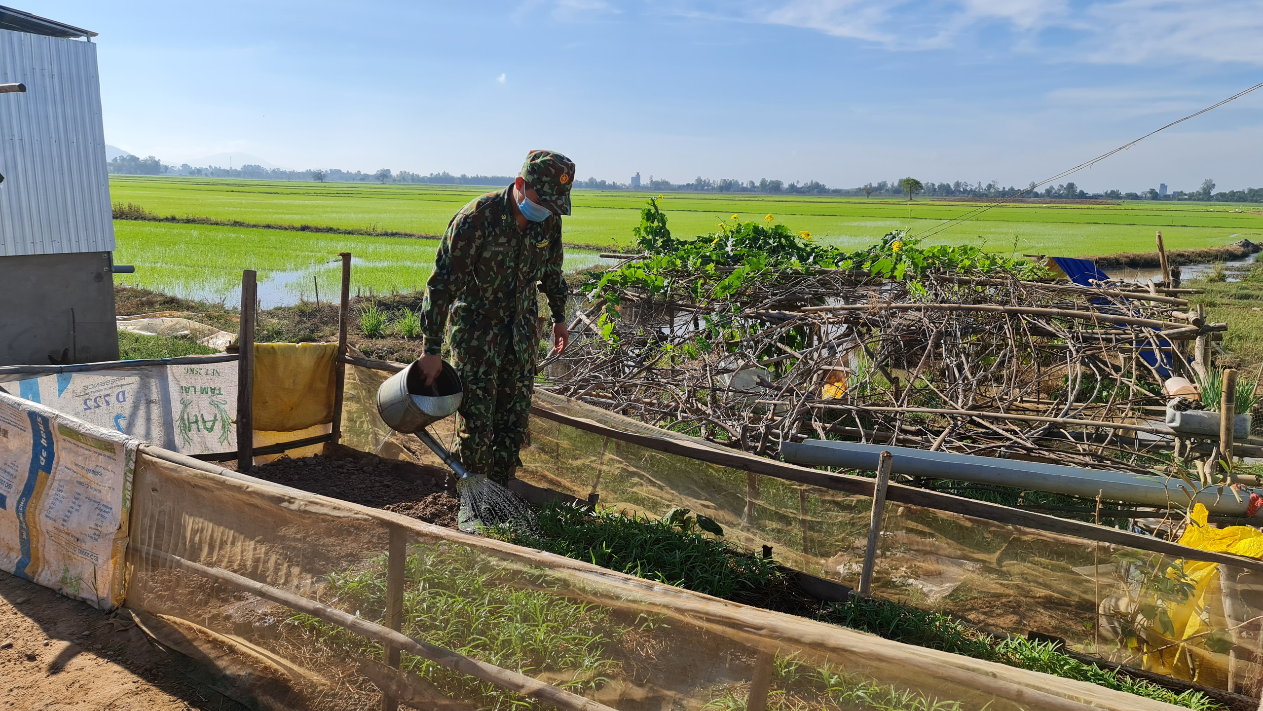 Những h&igrave;nh ảnh gian khổ, hy sinh nơi bi&ecirc;n cương Tổ quốc - Ảnh 9.