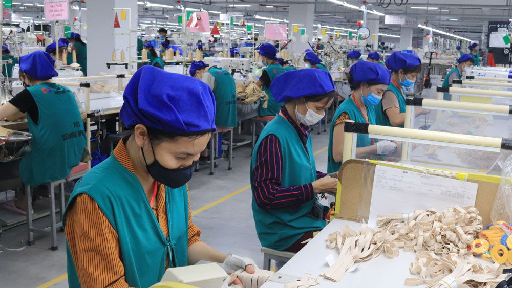 Cấp b&aacute;ch ph&ograve;ng, chống dịch Covid-19 trong khu c&ocirc;ng nghiệp - Ảnh 2.