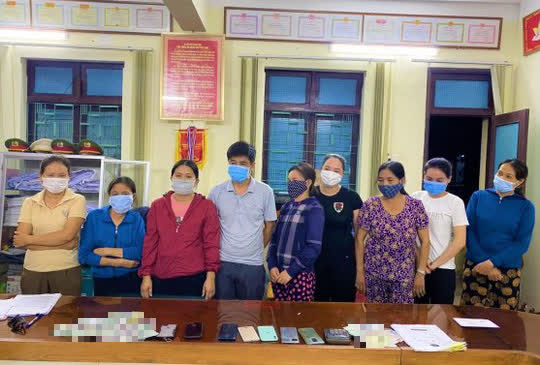Bắt "ông trùm" cùng 9 nữ thư ký trong đường dây lô đề ở Ba Đồn