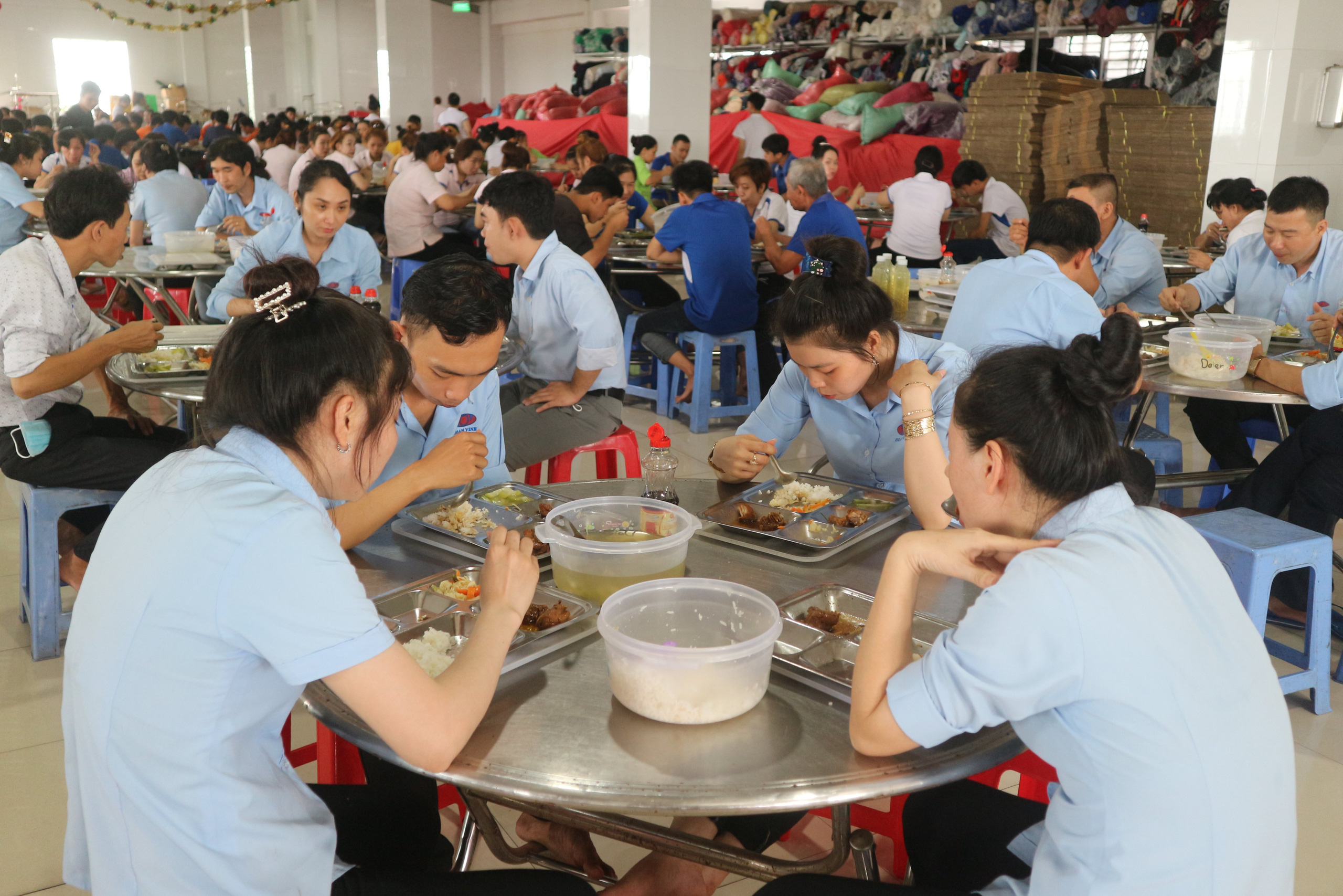 C&ocirc;ng nh&acirc;n phải c&oacute; sức khỏe tốt để l&agrave;m việc - Ảnh 3.