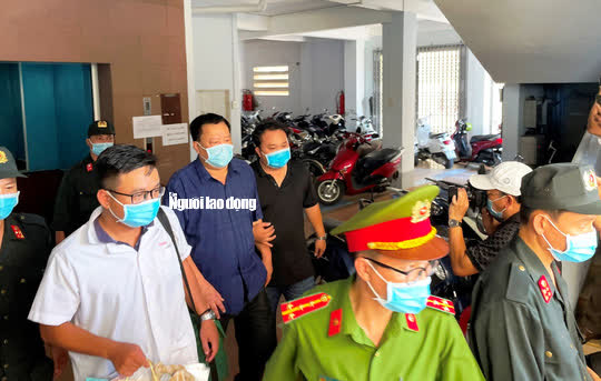 Hình ảnh khám xét, bắt giam cựu Giám đốc Sở Tài nguyên - Môi trường Khánh Hòa - Ảnh 13.