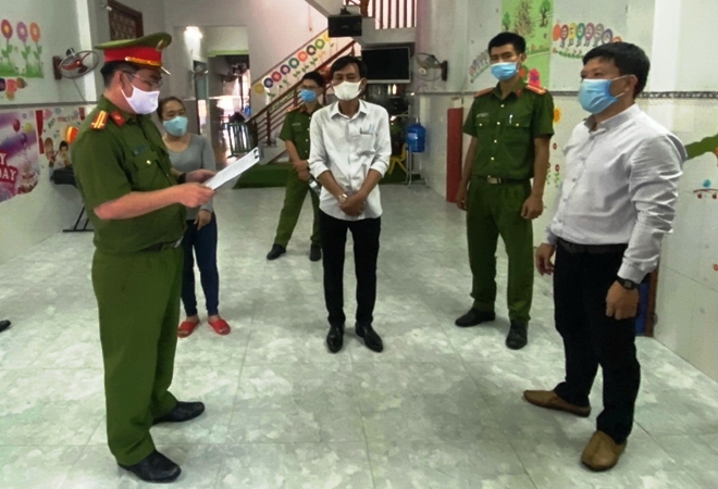 Để l&acirc;m tặc ồ ạt mở đường, ph&aacute; rừng, cả l&atilde;nh đạo hạt kiểm l&acirc;m, ban quản l&yacute; rừng bị khởi tố - Ảnh 2.