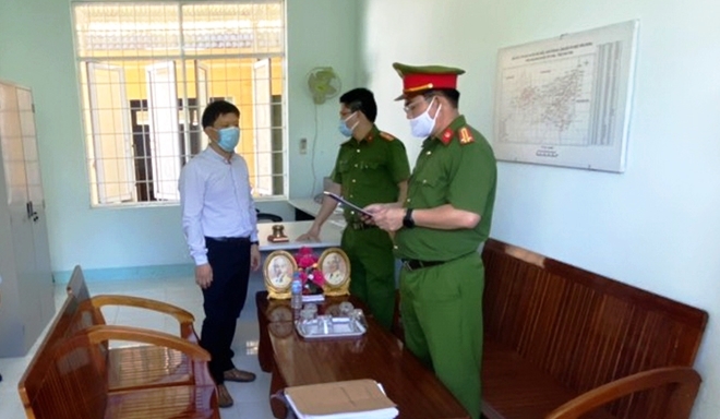 Để lâm tặc ồ ạt mở đường, phá rừng, cả lãnh đạo hạt kiểm lâm, ban quản lý rừng bị khởi tố