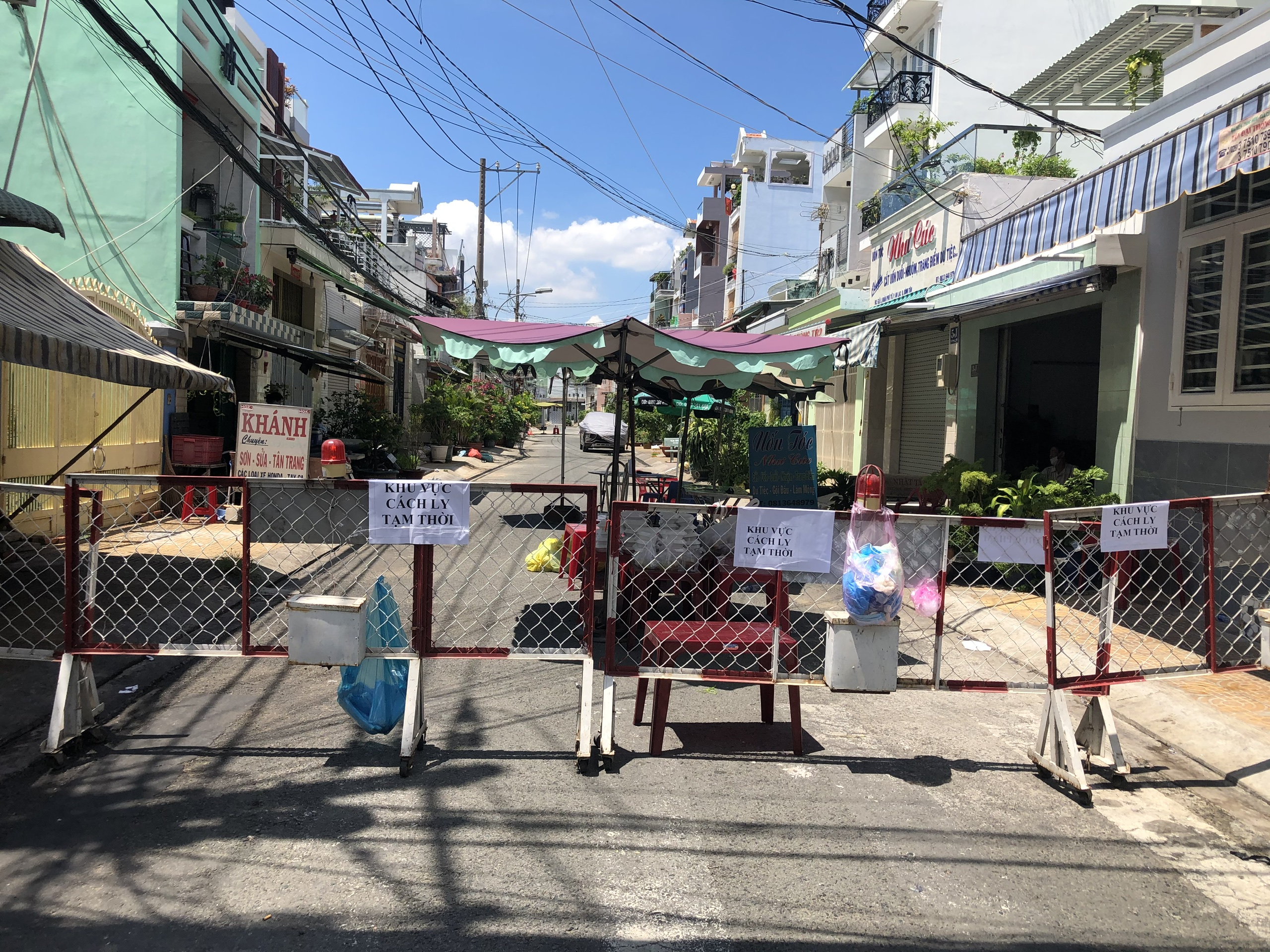 Li&ecirc;n quan ca nghi mắc Covid-19 tại TP HCM: Phong tỏa 72 hộ d&acirc;n ở B&igrave;nh T&acirc;n - Ảnh 1.
