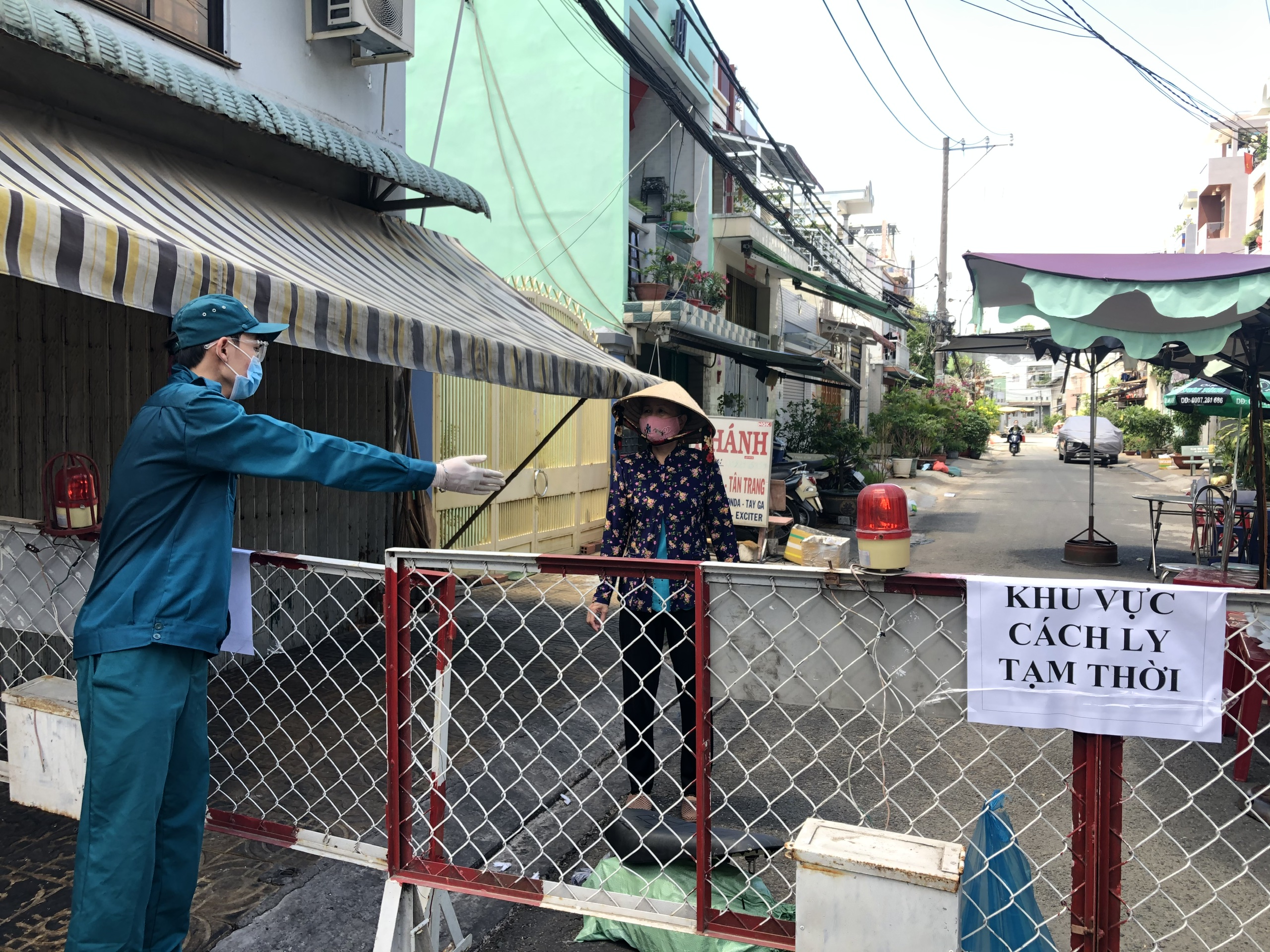 Li&ecirc;n quan ca nghi mắc Covid-19 tại TP HCM: Phong tỏa 72 hộ d&acirc;n ở B&igrave;nh T&acirc;n - Ảnh 5.