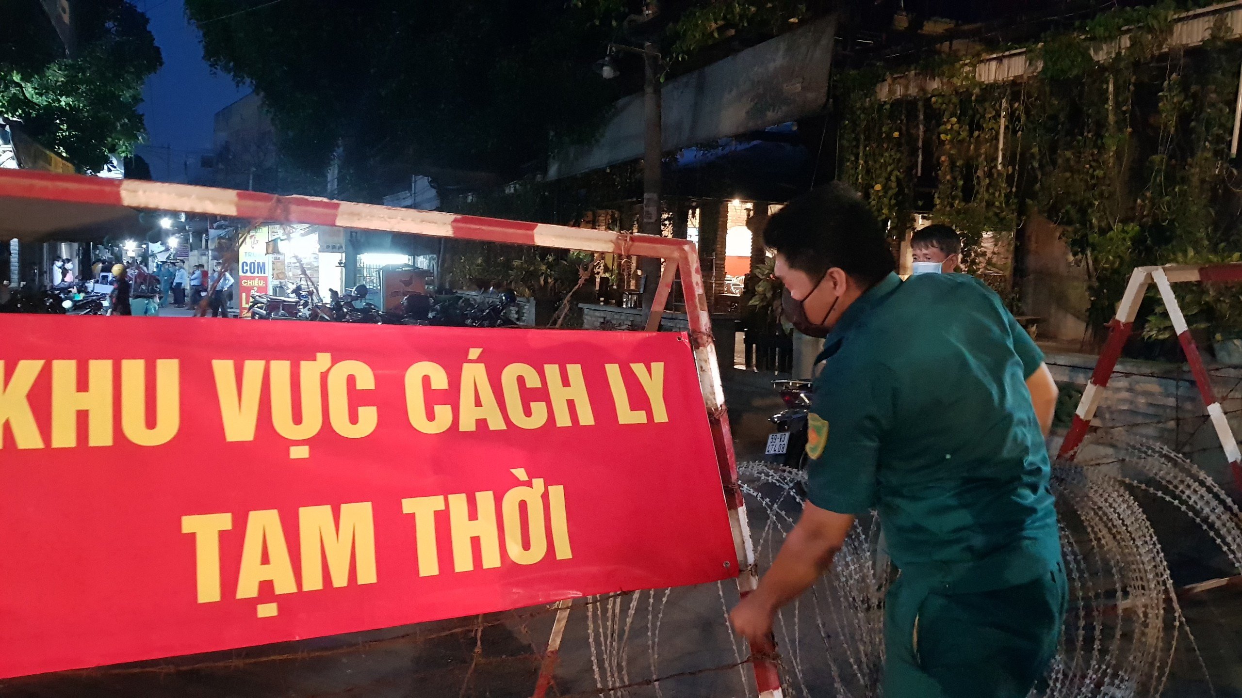 TP HCM phong tỏa 1 con hẻm tại quận G&ograve; Vấp v&igrave; li&ecirc;n quan ca nghi mắc Covid-19 - Ảnh 2.