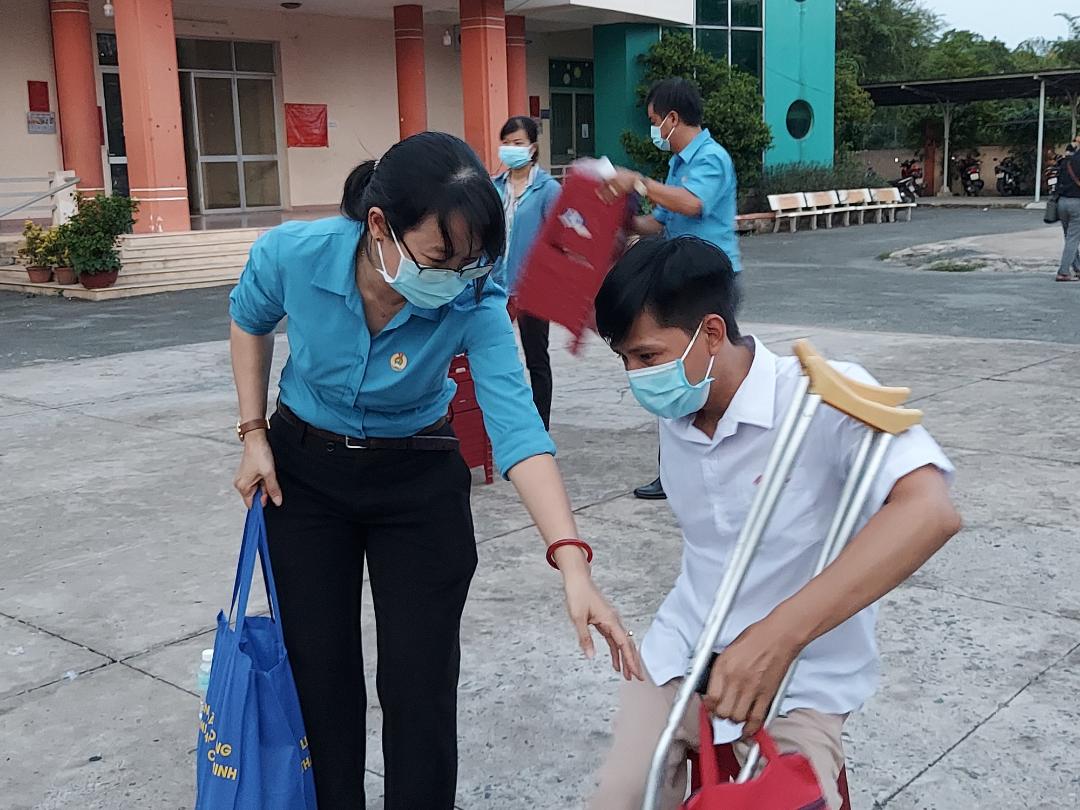 Chăm lo cho đoàn viên- lao động nghèo trong Tháng Công nhân