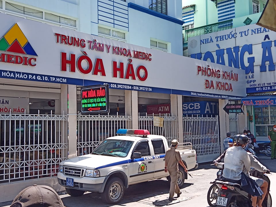 TP HCM sẽ xử l&yacute; 2 ph&ograve;ng kh&aacute;m bỏ lọt chuỗi l&acirc;y nhiễm SARS-CoV-2 - Ảnh 1.