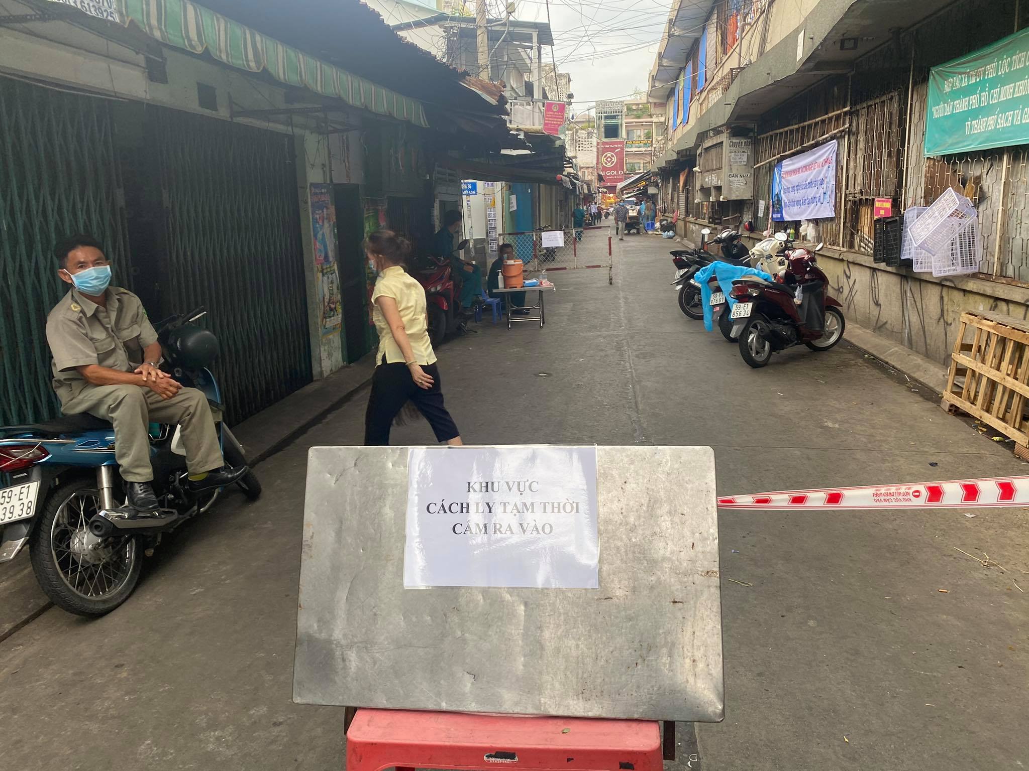 Kết quả xét nghiệm âm tính, gỡ phong tỏa chợ Phú Nhuận