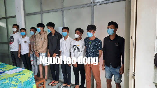 Khởi tố 12 qu&aacute;i xế ngang nhi&ecirc;n chặn Quốc lộ 1 để đua xe - Ảnh 2.