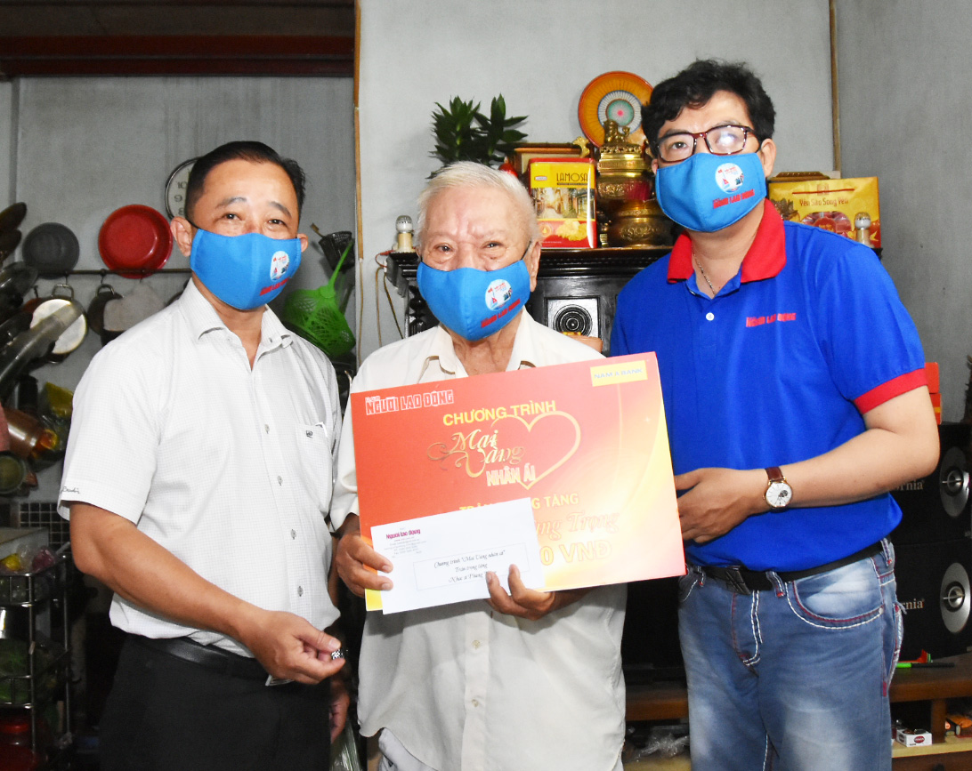 Chương trình Mai Vàng nhân ái thăm Nhà giáo Nhân dân Hà Quang Văn và nhạc sĩ Phùng Trọng - Ảnh 5.