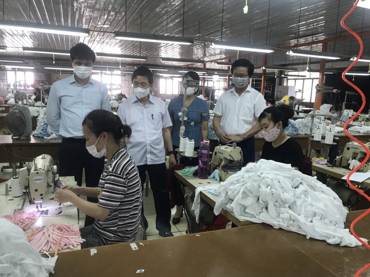 700 triệu đồng hỗ trợ đo&agrave;n vi&ecirc;n, người lao động bị ảnh hưởng bởi Covid-19 - Ảnh 2.