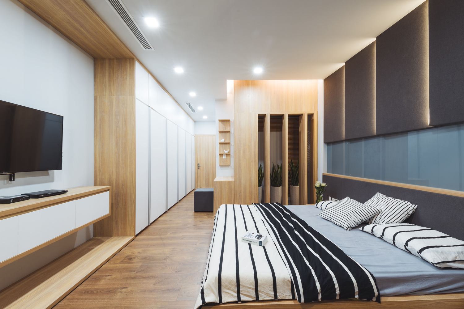 Ngôi nhà có khối thông gió quay như chong chóng ở TP HCM - Ảnh 4.