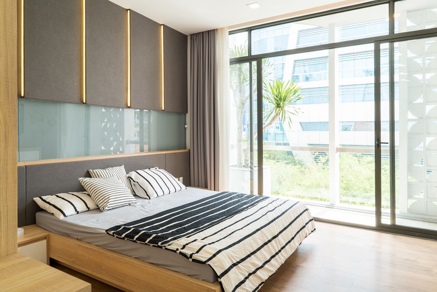 Ngôi nhà có khối thông gió quay như chong chóng ở TP HCM - Ảnh 5.
