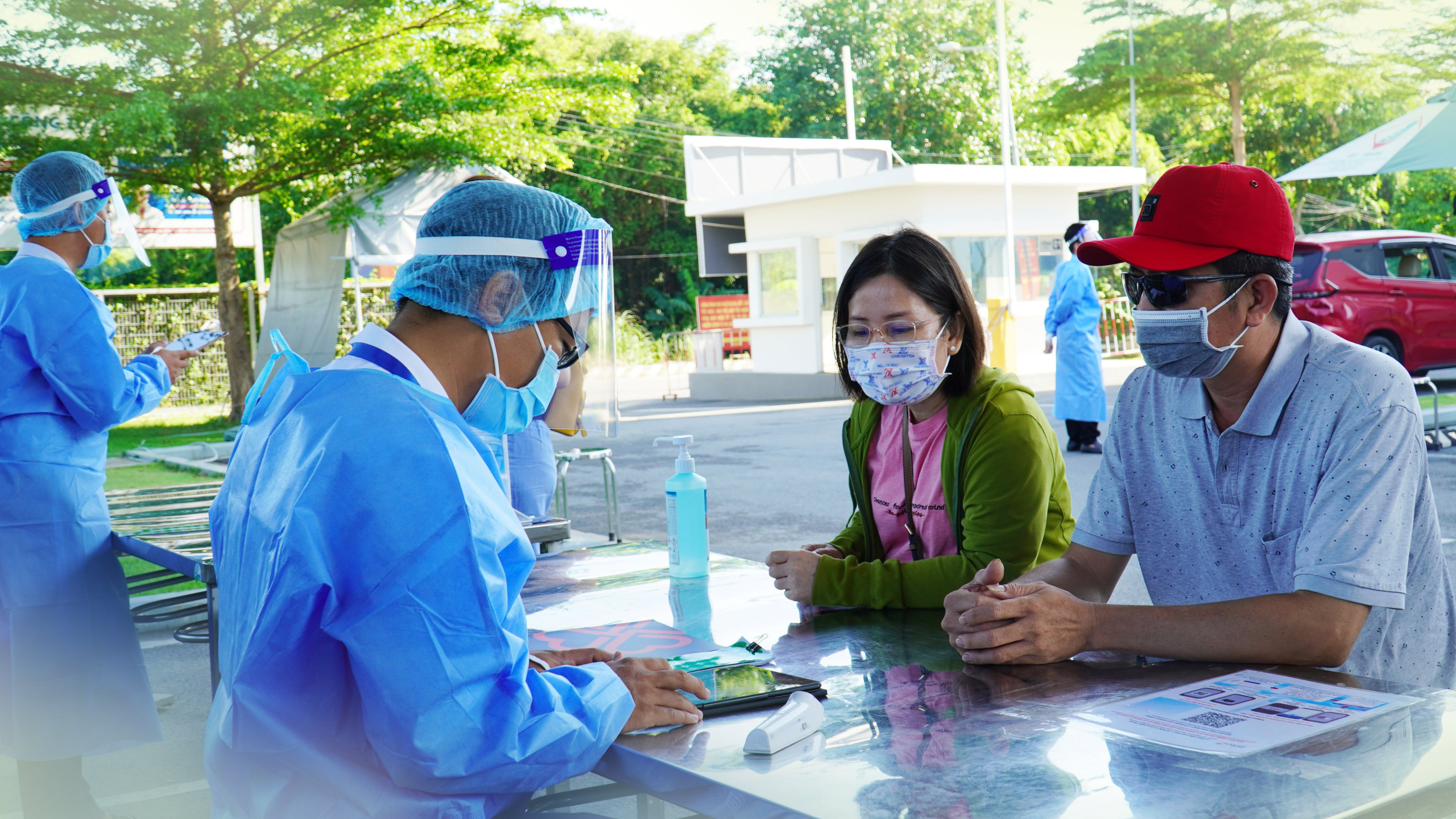 Sở Y tế TP HCM l&ecirc;n tiếng vụ ph&ograve;ng kh&aacute;m bỏ lọt ca nghi mắc Covid-19 - Ảnh 1.