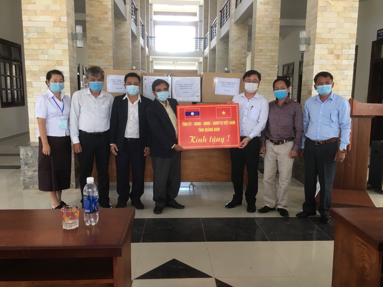 Quảng Nam hỗ trợ vật tư y tế cho tỉnh Sê Kông của Lào chống dịch
