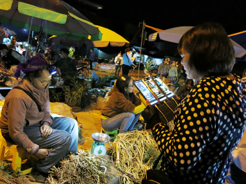 Chợ phiên "lai sờ trim"